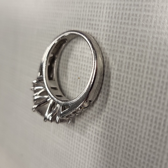 Ring 8 Stone 925 Sterling silver CZ Ring size 6.5 - Picture 11 of 11